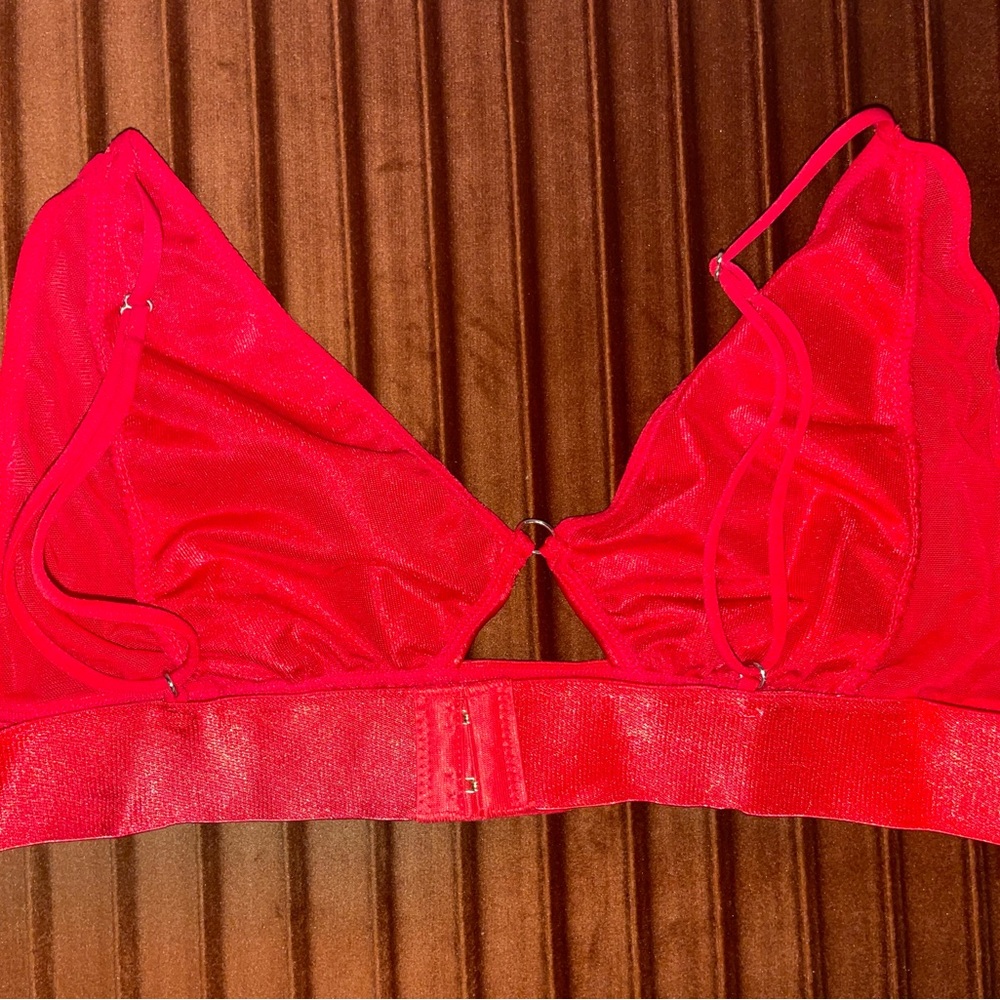 Red triangle bralette - Picture 4 of 5